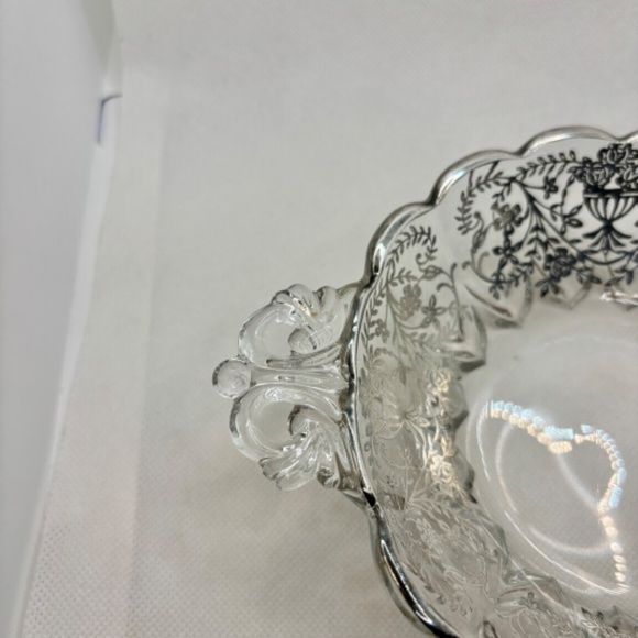 Silver City, Silver Inlay "Basket of Flowers with Garland" Glass Bowl w/ Handles - Picture 4 of 7